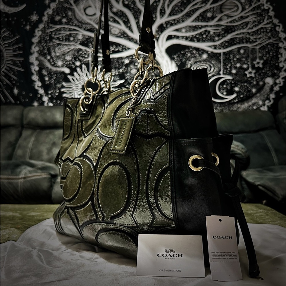 Vintage Coach Y2K style Black and Olive Shoulder Bag - Picture 12 of 15